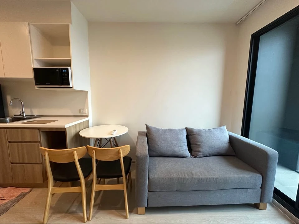 For rent: New Noble Chaengwattana, room size 28 sq m, 21st floor, city view from a high angle, fully equipped with amenities, must book.