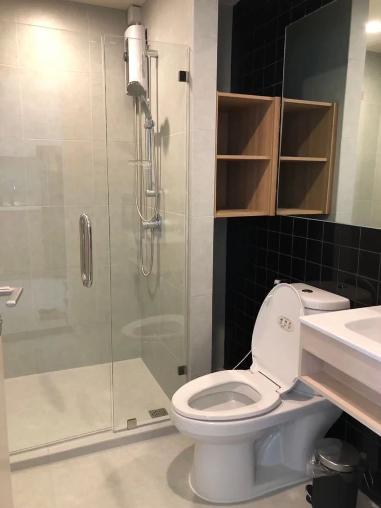 For rent: Nue Noble Chaengwattana, great location, very convenient to travel, room on a high floor, cool breeze, don't miss it.