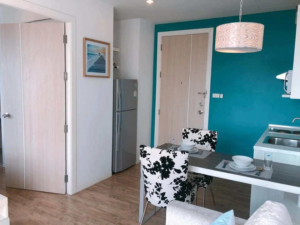 For rent: Neo Condo Seaview Pattaya @ Jomtien (Jomtien). Bedroom with stylish wallpaper. Beautiful sea view. Book now, get it first.