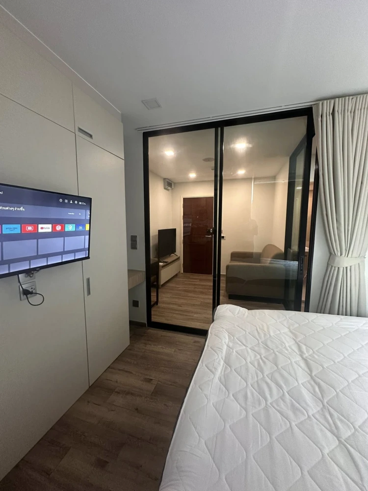 For rent, Brown Condo Phahol-Sapanmai, 5th floor, BTS view, fully furnished room, ready to move in, book now, hurry up.