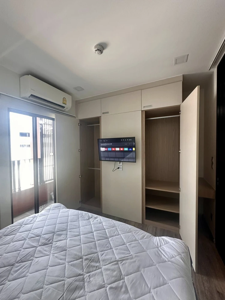 For rent, Brown Condo Phahol-Sapanmai, 5th floor, BTS view, fully furnished room, ready to move in, book now, hurry up.