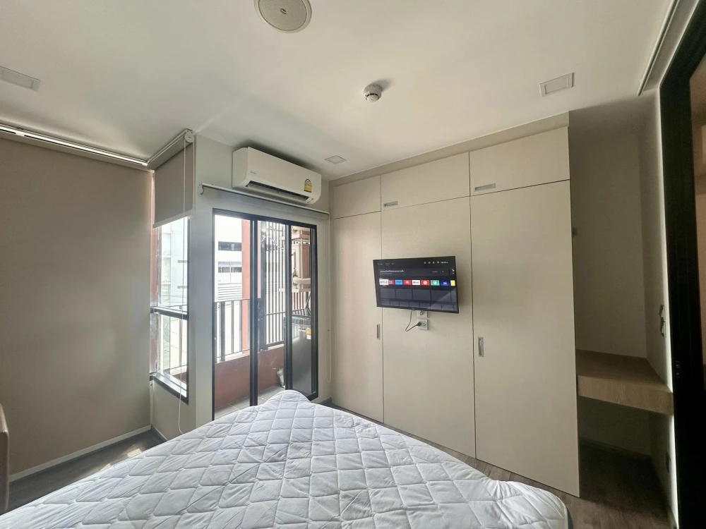 For rent, Brown Condo Phahol-Sapanmai, 5th floor, BTS view, fully furnished room, ready to move in, book now, hurry up.