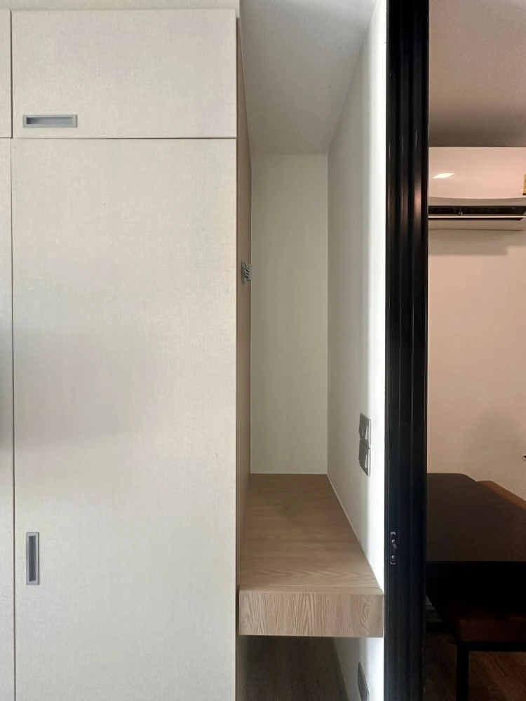 For rent, Brown Condo Phahol-Sapanmai, 5th floor, BTS view, fully furnished room, ready to move in, book now, hurry up.