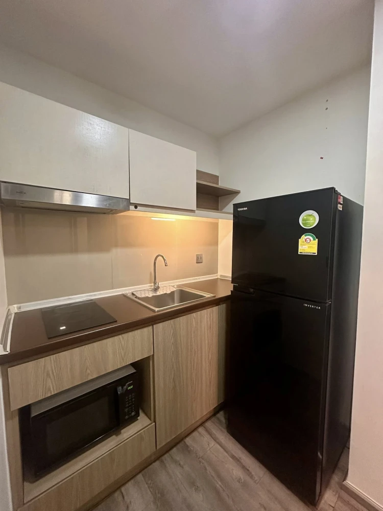 For rent, Brown Condo Phahol-Sapanmai, 5th floor, BTS view, fully furnished room, ready to move in, book now, hurry up.