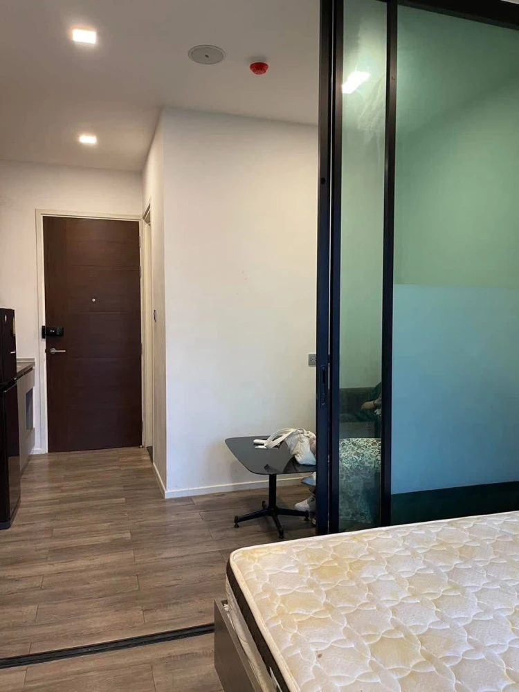 For rent: Brown Condo Ratchada 32, size 24 sq m, 2nd floor, good common area, can keep cats indoors, cat lovers must arrange.