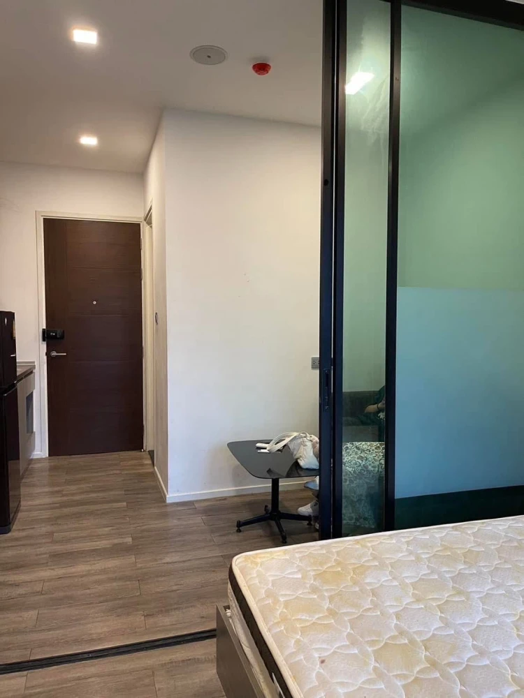 For rent: Brown Condo Ratchada 32, size 24 sq m, 2nd floor, good common area, can keep cats indoors, cat lovers must arrange.