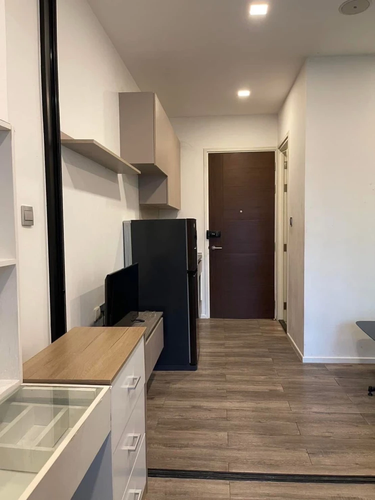 For rent: Brown Condo Ratchada 32, size 24 sq m, 2nd floor, good common area, can keep cats indoors, cat lovers must arrange.