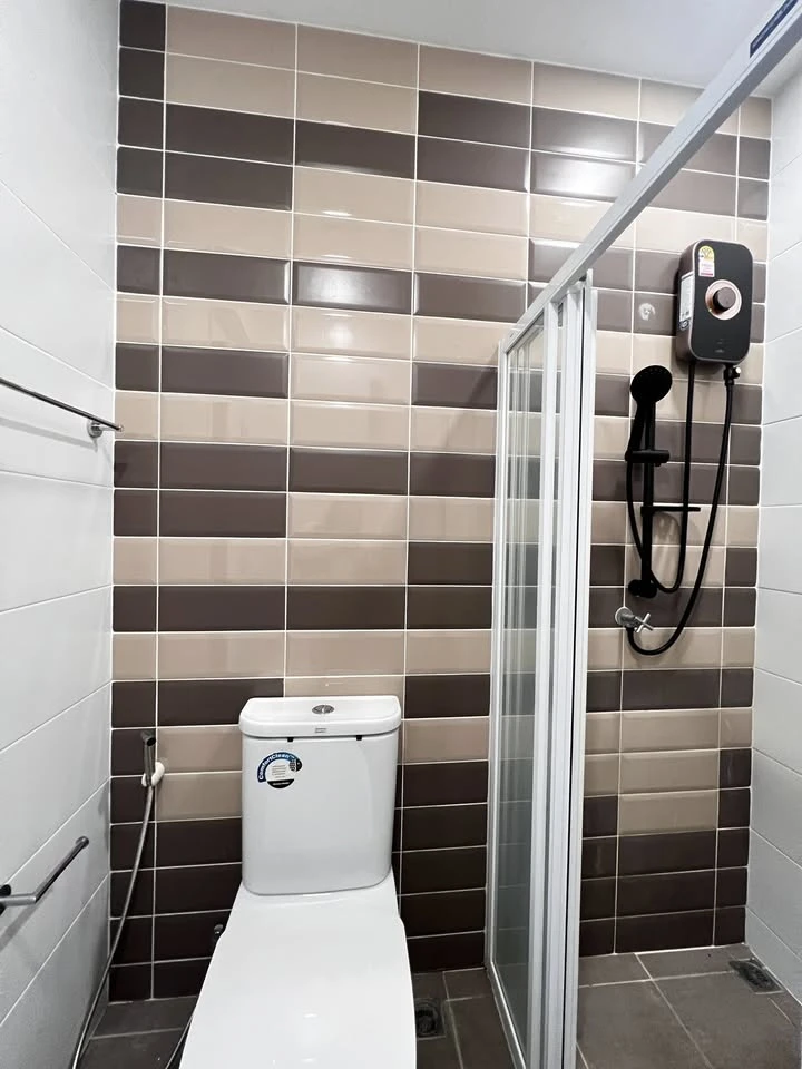 For rent: Brown Condo Ratchada 32, has a good quality hotel grade mattress, very comfortable to sleep in, no buildings blocking the view, very worth b