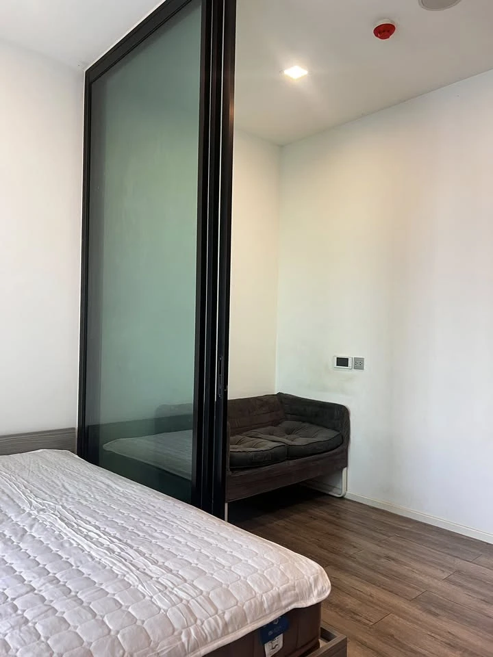 For rent: Brown Condo Ratchada 32, has a good quality hotel grade mattress, very comfortable to sleep in, no buildings blocking the view, very worth b