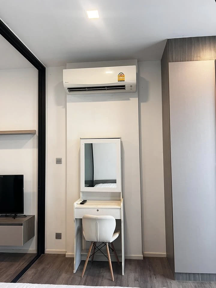 For rent: Brown Condo Ratchada 32, has a good quality hotel grade mattress, very comfortable to sleep in, no buildings blocking the view, very worth b
