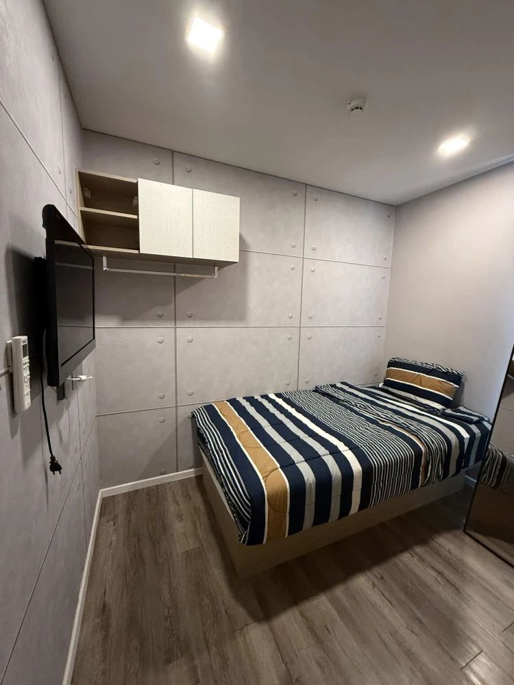 For rent, Brown Condo Huai Khwang, decorated with built-in marble patterns, corner room, very private. Don't be afraid to just look.