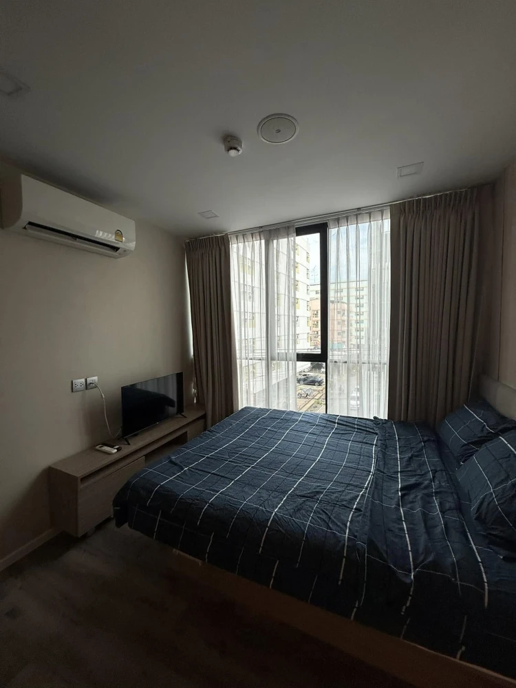 For rent, Brown Condo Huai Khwang, decorated with built-in marble patterns, corner room, very private. Don't be afraid to just look.