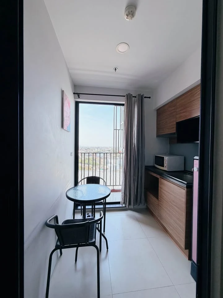 For rent: Brix Condo Charansanitwong 64. Ready to move in. Fully furnished with appliances. Just bring your personal belongings. Don't miss out!