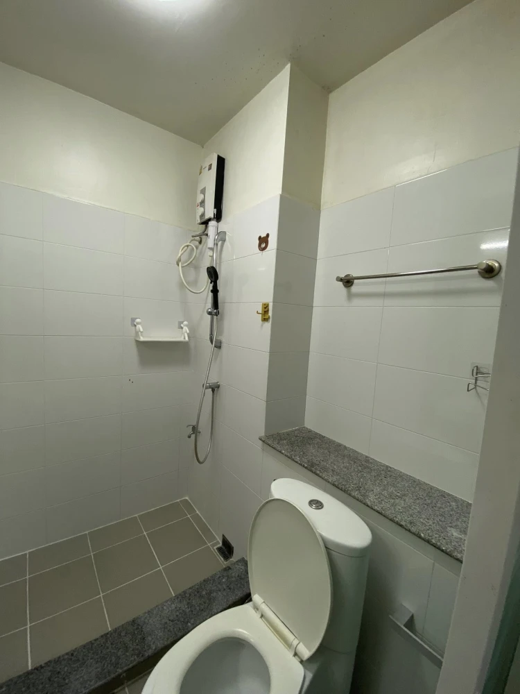 For rent: Briz Condominium, Rama 9-Hua Mak, ready to move in, with great wallpaper. You can reserve today.