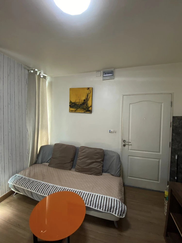 For rent: Briz Condominium, Rama 9-Hua Mak, ready to move in, with great wallpaper. You can reserve today.