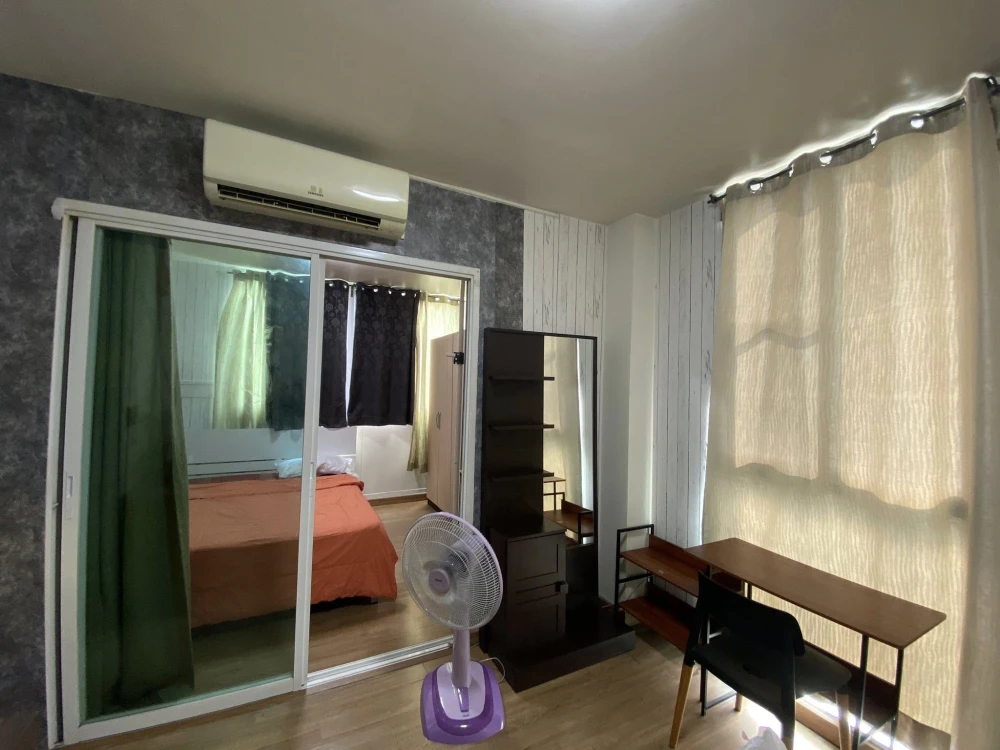 For rent: Briz Condominium, Rama 9-Hua Mak, ready to move in, with great wallpaper. You can reserve today.