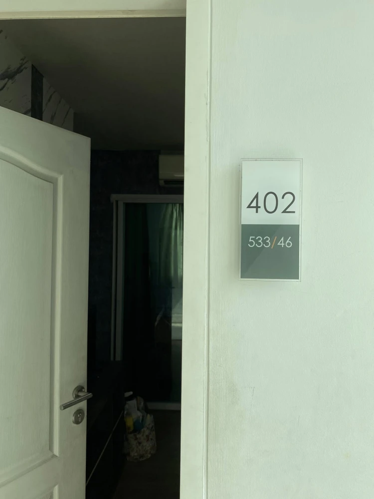 For rent: Briz Condominium, Rama 9-Hua Mak, ready to move in, with great wallpaper. You can reserve today.