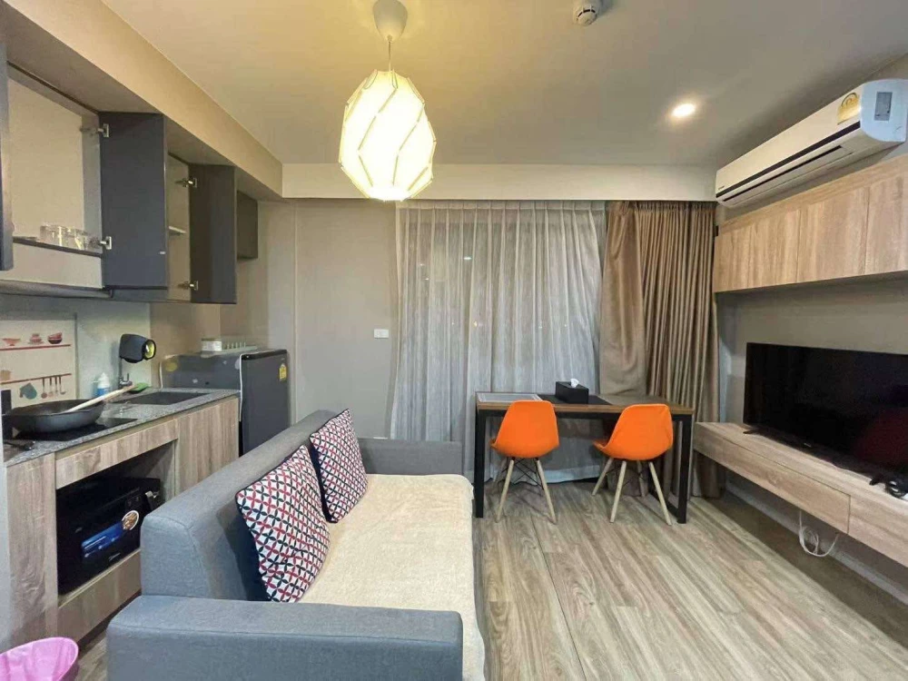 For rent!! Blossom Condo at Sathorn-Charoenrat, 4th floor, Building A, fully furnished, nice room, good location, don't miss it!!