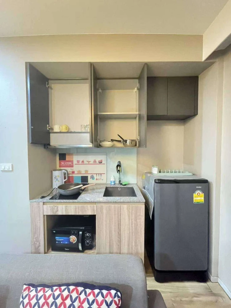 For rent!! Blossom Condo at Sathorn-Charoenrat, 4th floor, Building A, fully furnished, nice room, good location, don't miss it!!