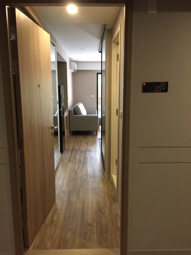 For rent, Blossom Condo @ Sathorn-Charoenrat, convenient transportation, full furniture, urgent!!