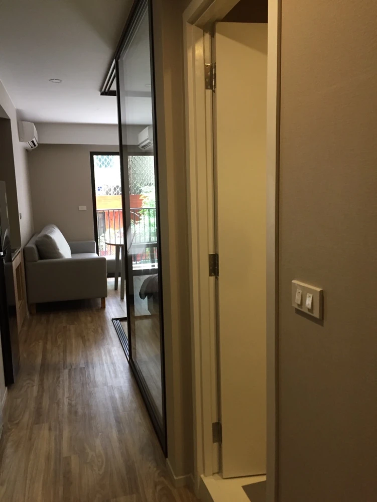 For rent, Blossom Condo @ Sathorn-Charoenrat, convenient transportation, full furniture, urgent!!