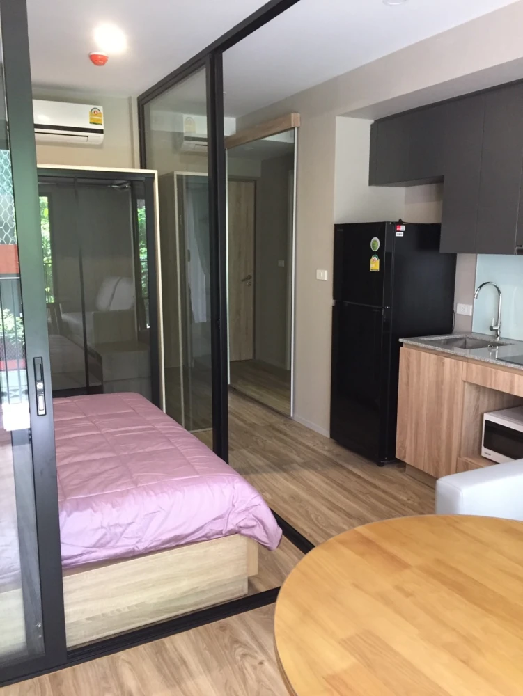 For rent, Blossom Condo @ Sathorn-Charoenrat, convenient transportation, full furniture, urgent!!