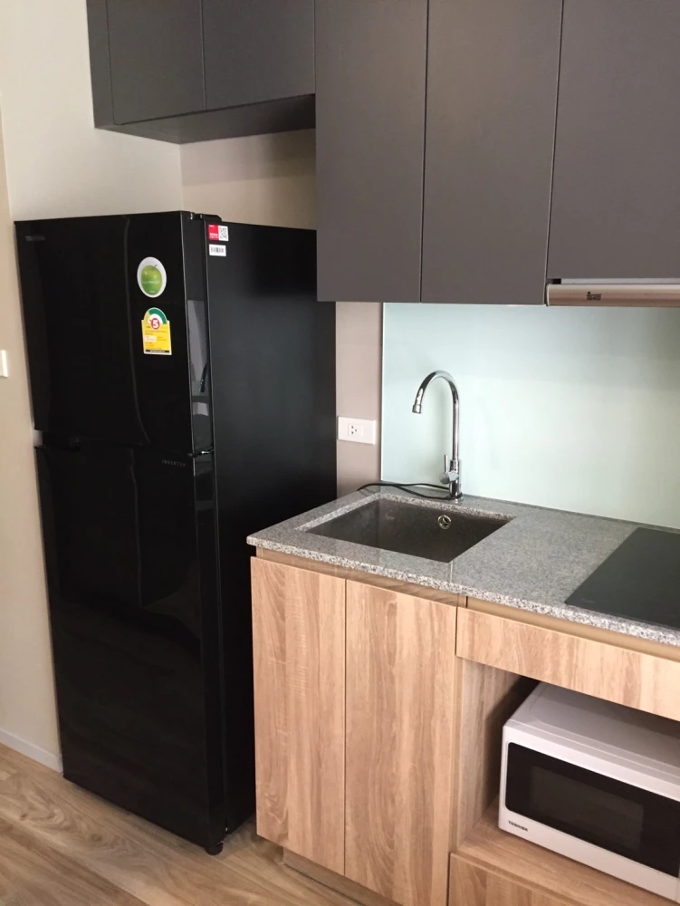 For rent, Blossom Condo @ Sathorn-Charoenrat, convenient transportation, full furniture, urgent!!