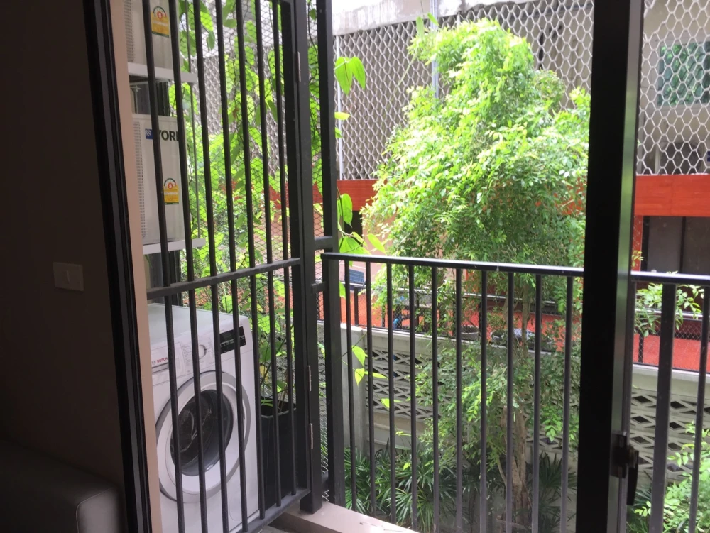 For rent, Blossom Condo @ Sathorn-Charoenrat, convenient transportation, full furniture, urgent!!