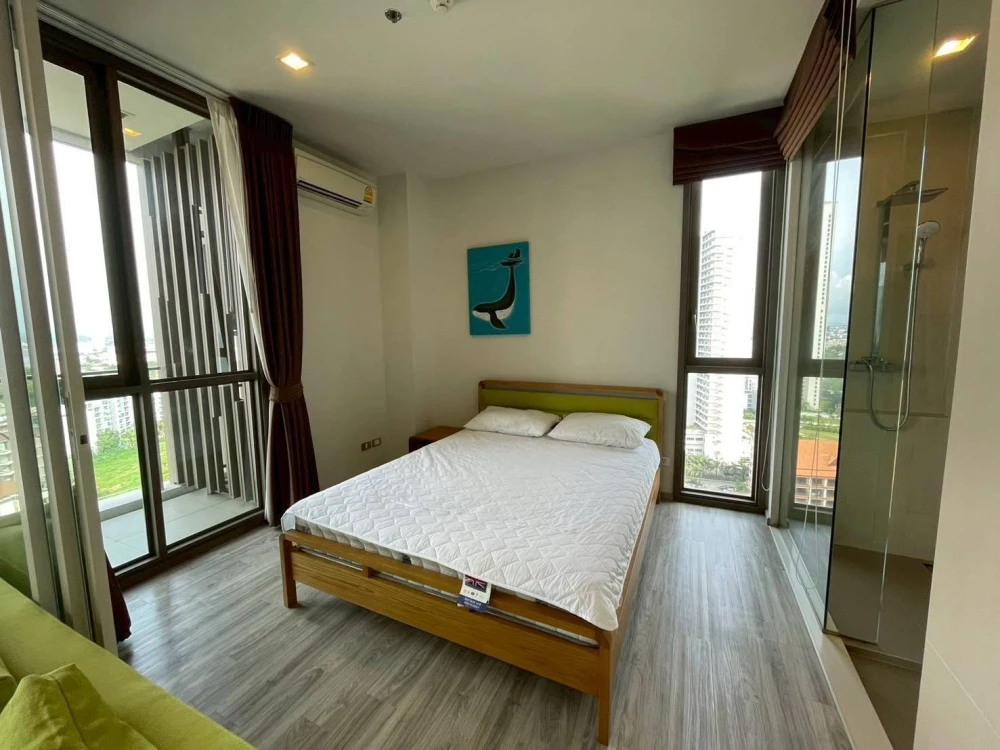 For Rent: A spacious and very comfortable unit at Baan Plai Haad. It offers a view of the Sanctuary of Truth and a peaceful atmosphere. Book now!