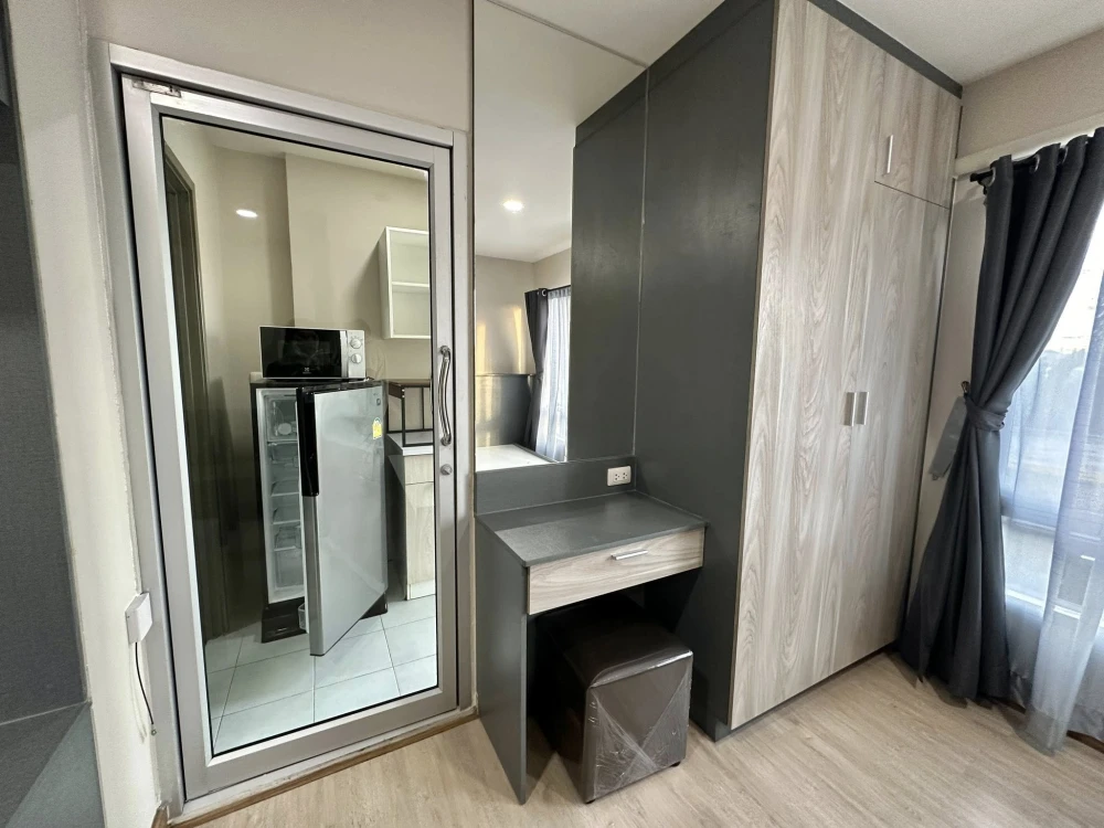 For rent: B Condo Phaholyothin, studio room, 1 bathroom, fully furnished with built-in furniture. Book now before it's too late!