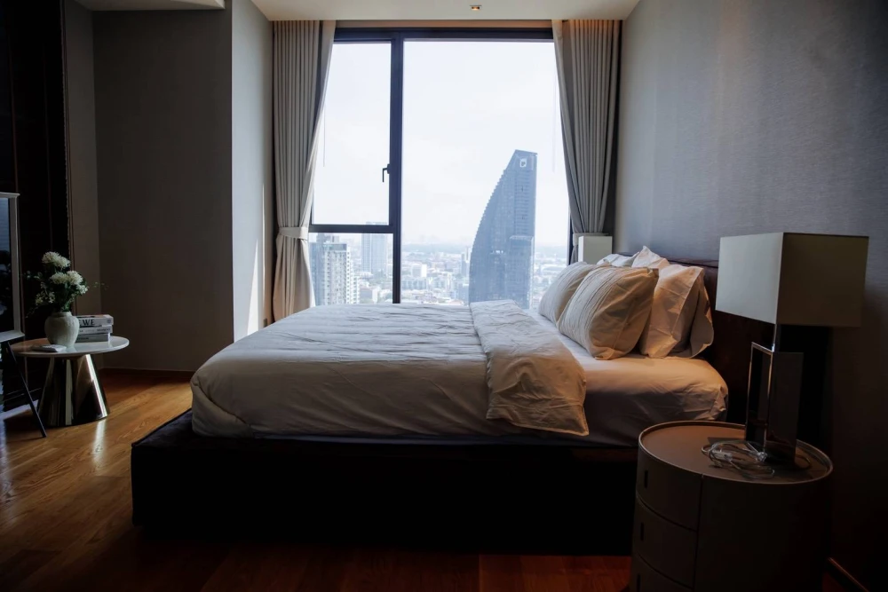 For rent: Beatnik Sukhumvit 32, high floor, duplex room, spacious, comfortable, with a big screen TV. Movie lovers, don't miss out, book now.