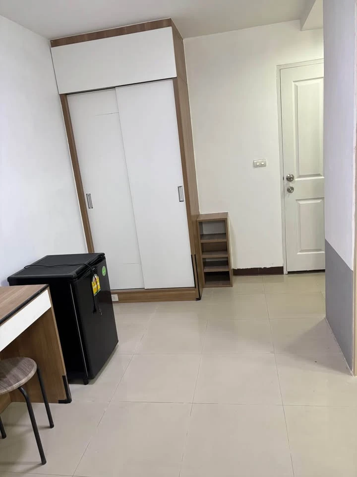 Boutique condo for rent, Ratchada 17, corner unit with balcony, fully furnished and decorated, ready to move in.