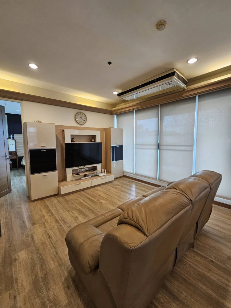 House for rent in the middle of Siam-Pathumwan, 3 bedrooms, 3 bathrooms, fully furnished, hurry and reserve before it's gone.