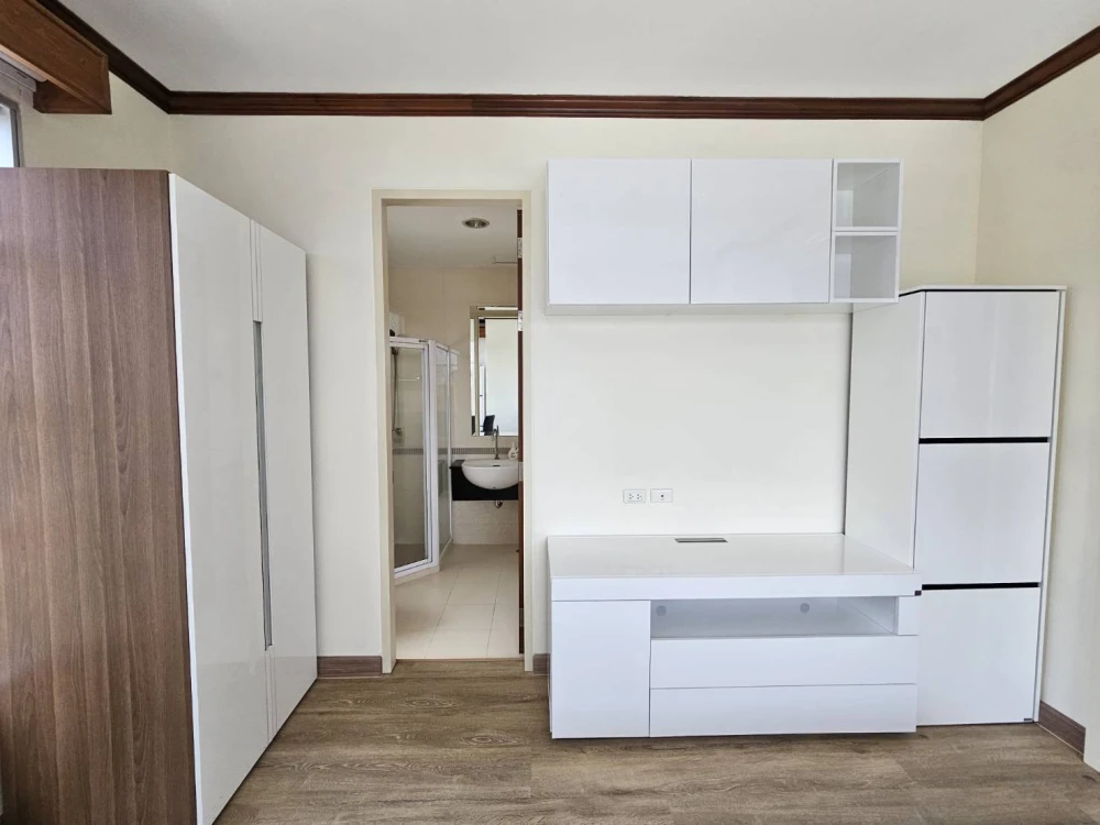 House for rent in the middle of Siam-Pathumwan, 3 bedrooms, 3 bathrooms, fully furnished, hurry and reserve before it's gone.