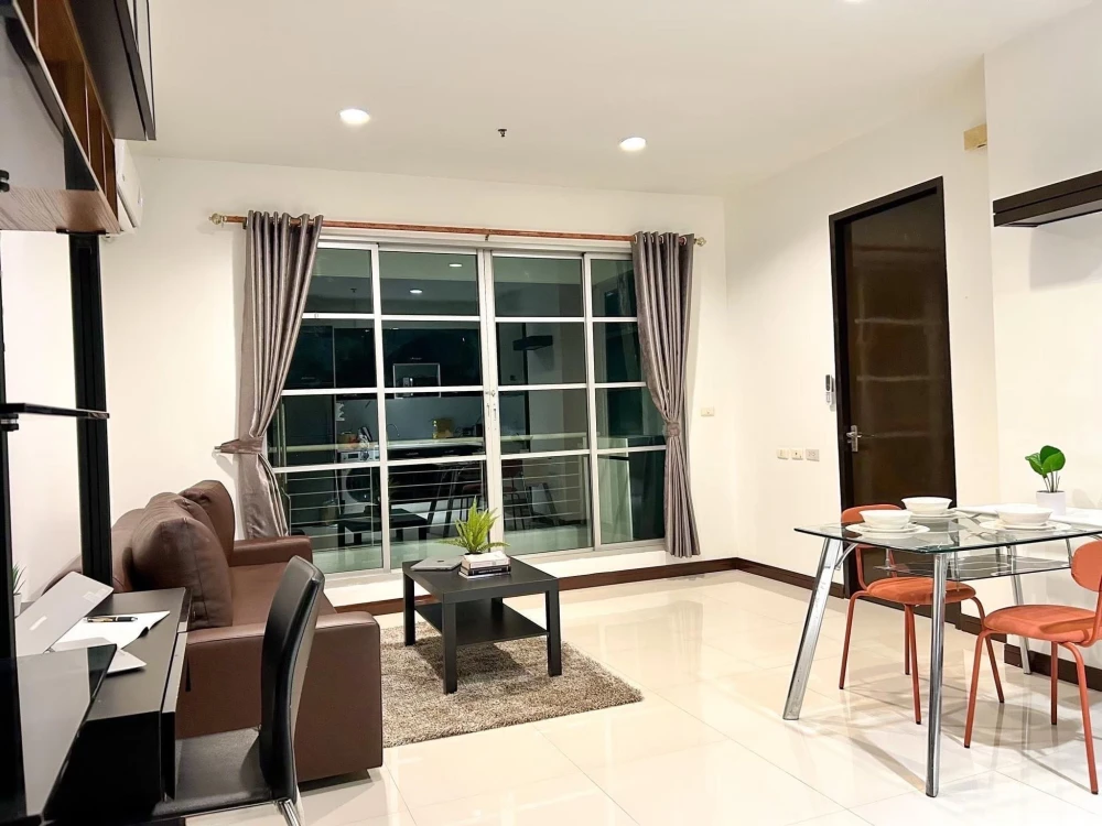 House for rent in the middle of Bangkok, Siam-Pathumwan, spacious room, clean, airy, fully decorated, complete with electrical appliances, must book.