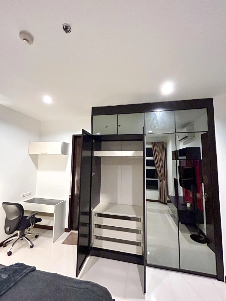 House for rent in the middle of Bangkok, Siam-Pathumwan, spacious room, clean, airy, fully decorated, complete with electrical appliances, must book.