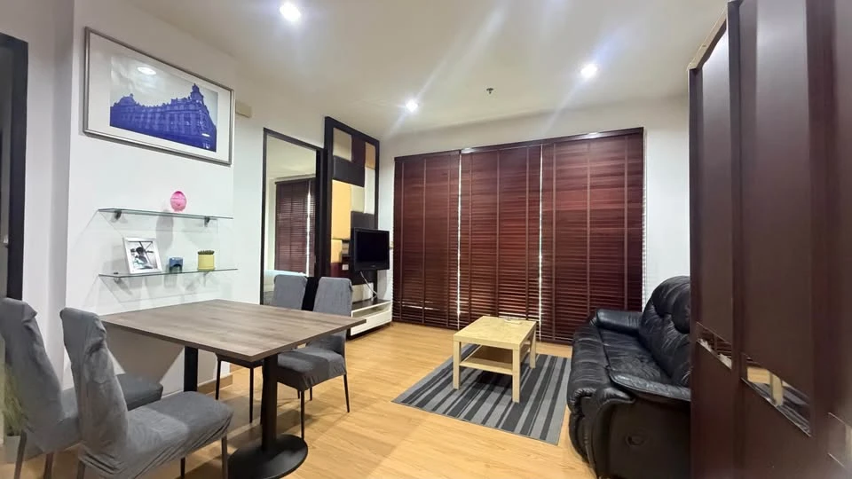 House for rent in the heart of Bangkok, Siam-Pathumwan. Spacious and comfortable rooms, fully furnished. Just bring your bags and move in!