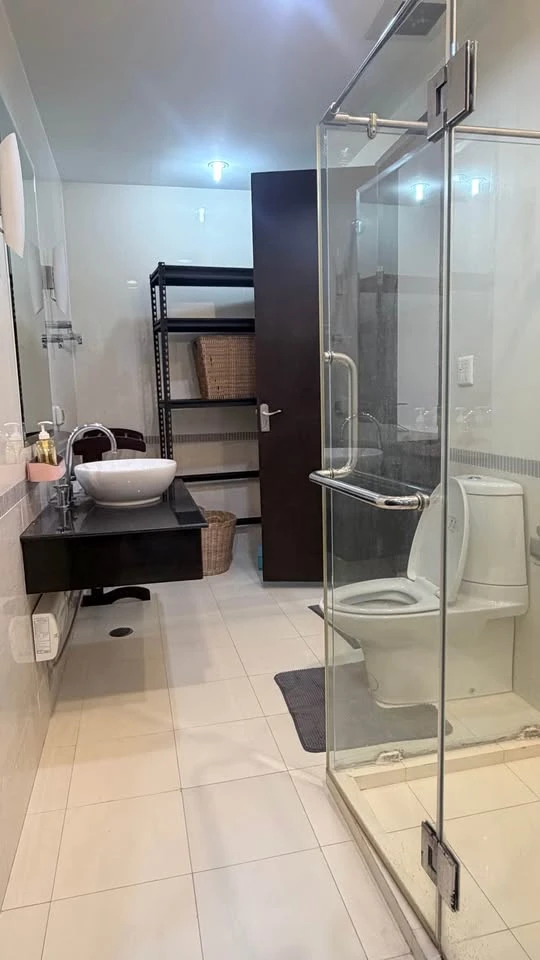 House for rent in the heart of Bangkok, Siam-Pathumwan. Spacious and comfortable rooms, fully furnished. Just bring your bags and move in!