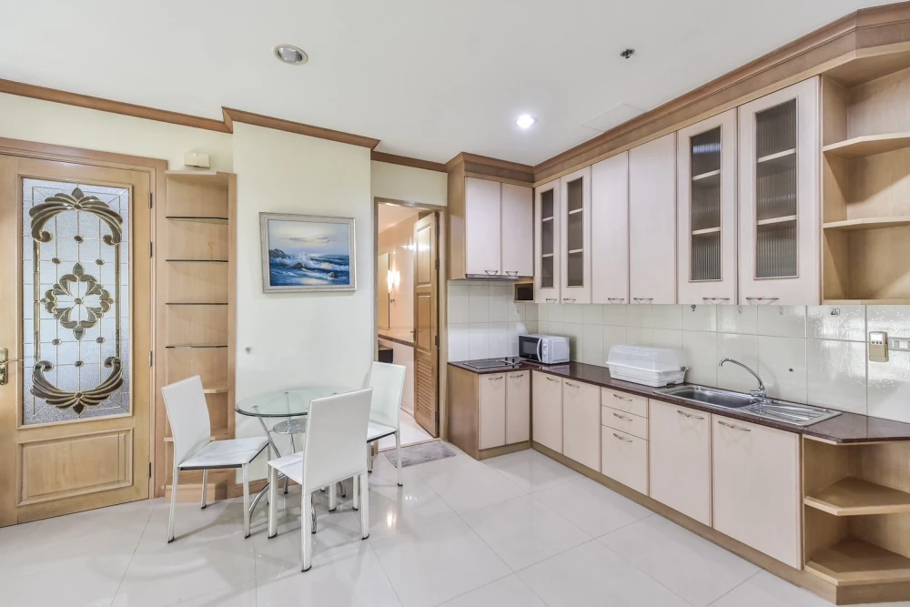 For rent: House in the middle of the city, Siam-Pathumwan, a nice room, comes with complete decorations, book now, don't miss it.