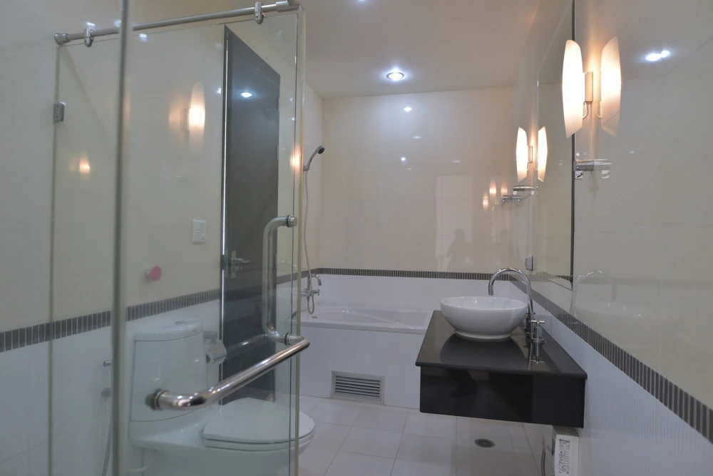 For rent: Townhouse in Siam-Pathumwan. Spacious and comfortable unit on the 23rd floor with great views. Fully furnished. Book now, don't delay!