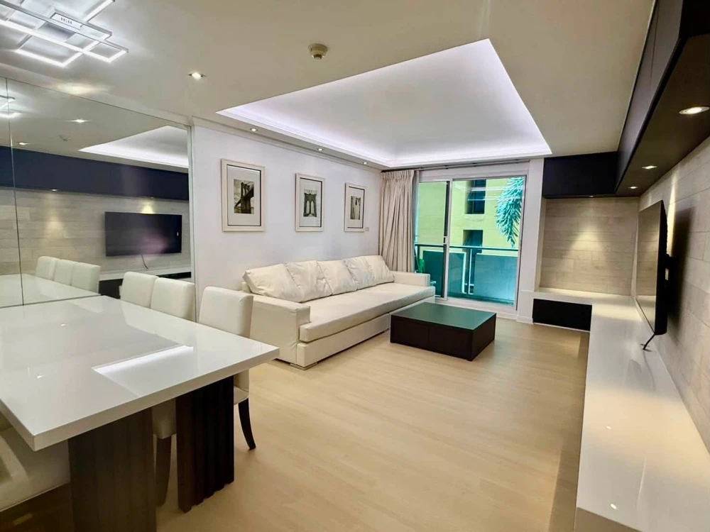 For rent: Baan Siri Ruedee Condo, 3 bedrooms, in the Ruamrudee-Ploenchit area. Spacious living in the heart of Bangkok's most luxurious district.