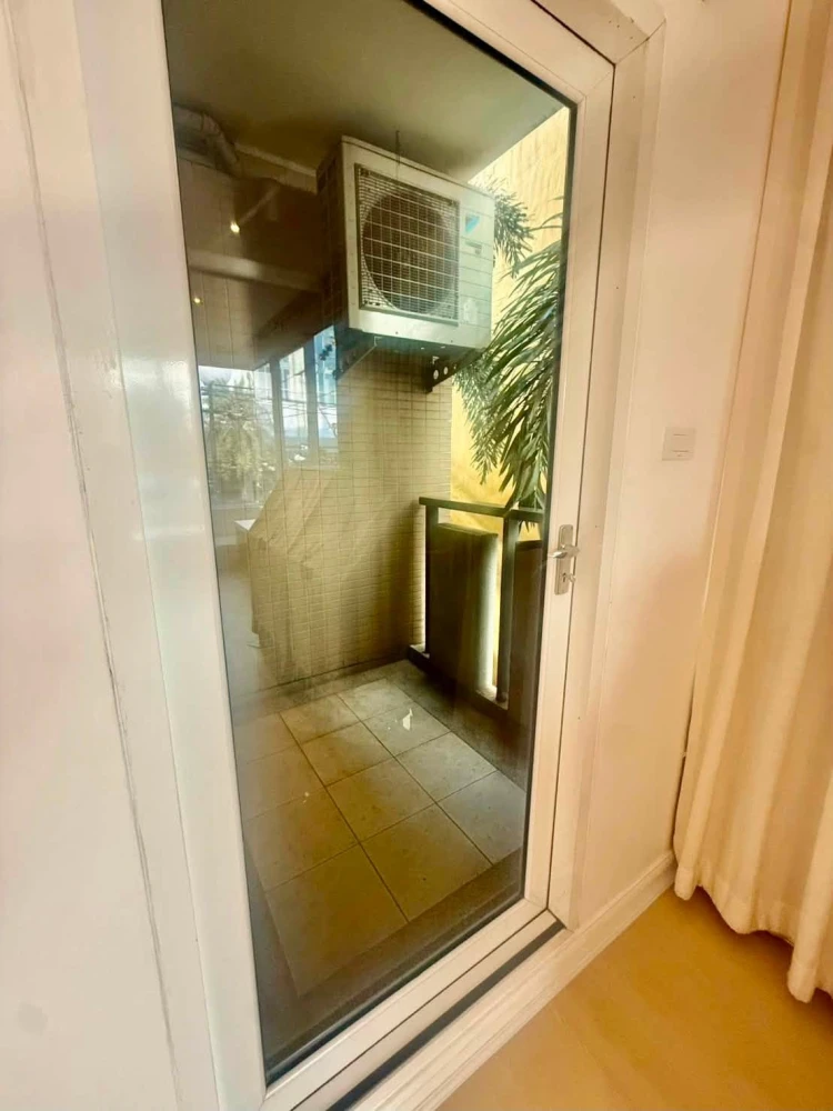 For rent: Baan Siri Ruedee Condo, 3 bedrooms, in the Ruamrudee-Ploenchit area. Spacious living in the heart of Bangkok's most luxurious district.