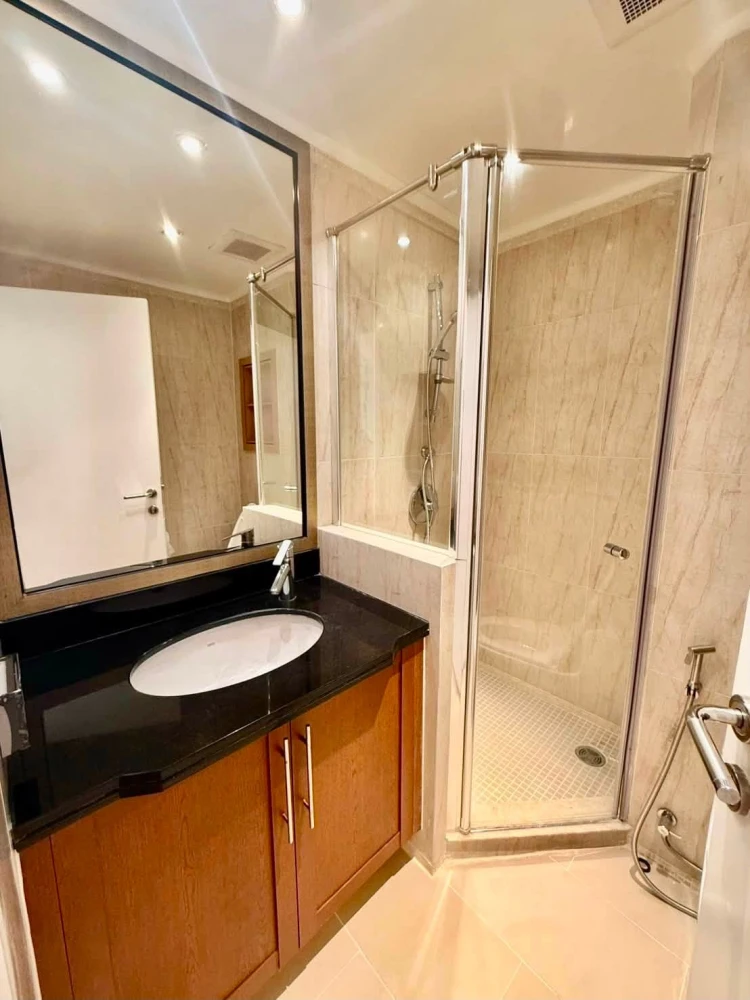 For rent: Baan Siri Ruedee Condo, 3 bedrooms, in the Ruamrudee-Ploenchit area. Spacious living in the heart of Bangkok's most luxurious district.