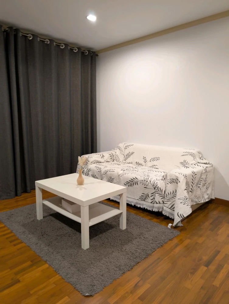 For rent, Siri Sathorn Yen Akat house, spacious room, comfortable, comes with complete decorations, book now.