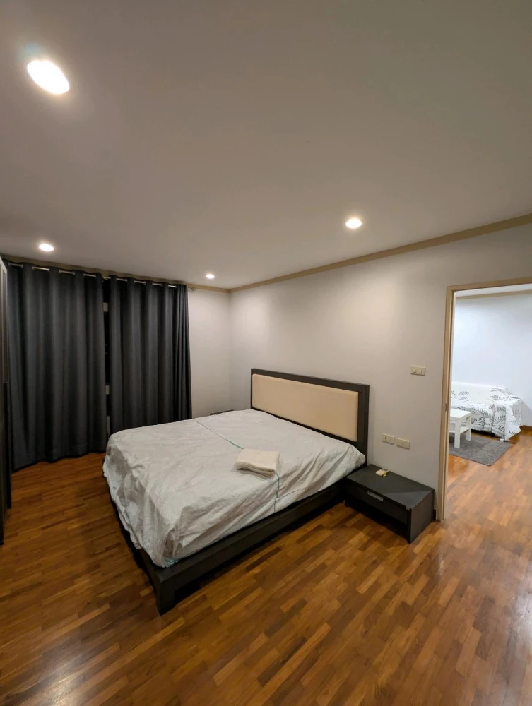 For rent, Siri Sathorn Yen Akat house, spacious room, comfortable, comes with complete decorations, book now.
