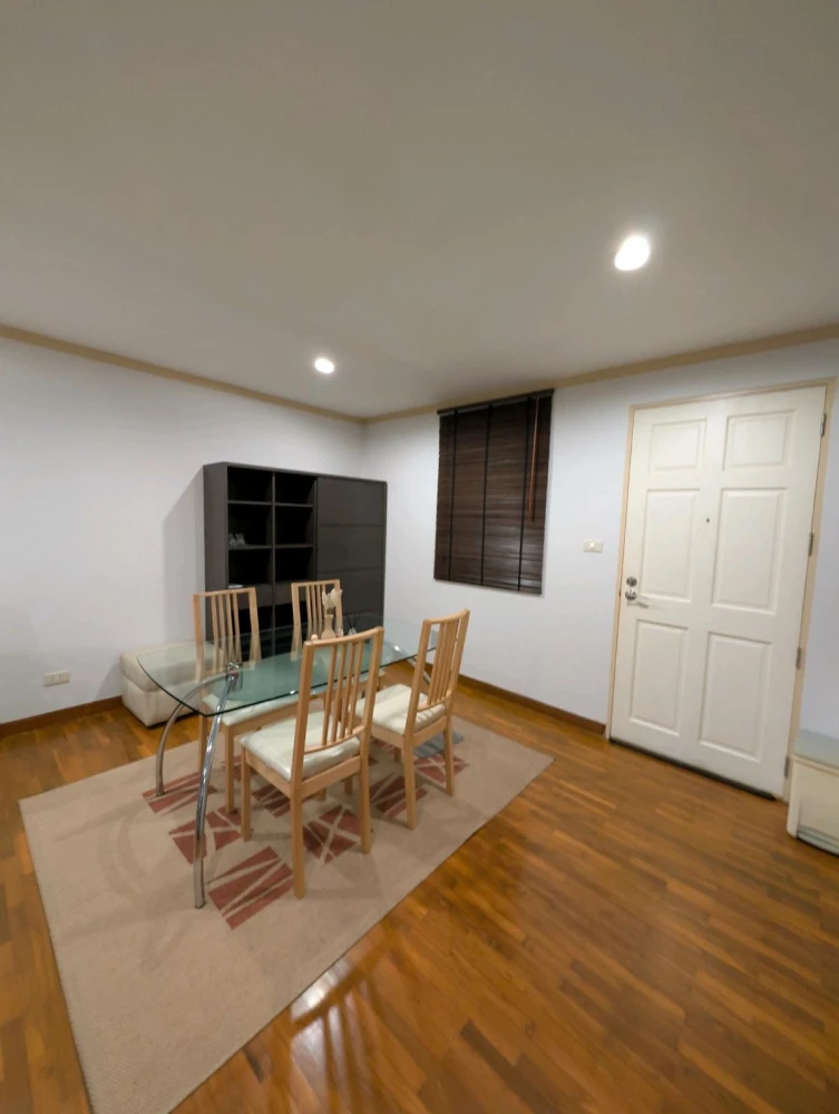 For rent, Siri Sathorn Yen Akat house, spacious room, comfortable, comes with complete decorations, book now.