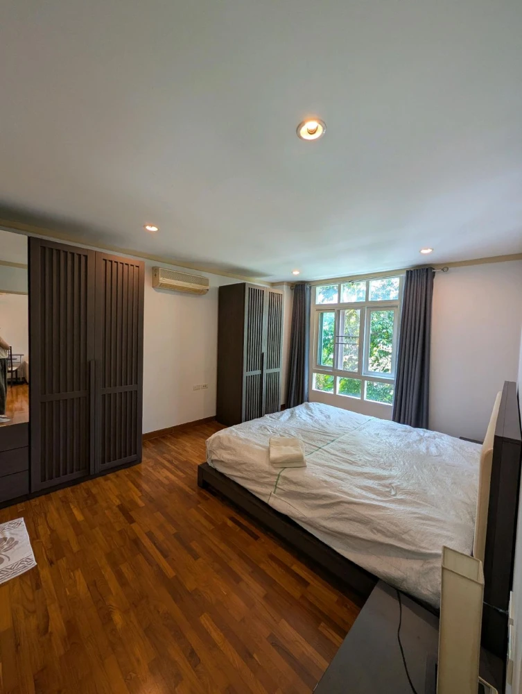 For rent, Siri Sathorn Yen Akat house, spacious room, comfortable, comes with complete decorations, book now.