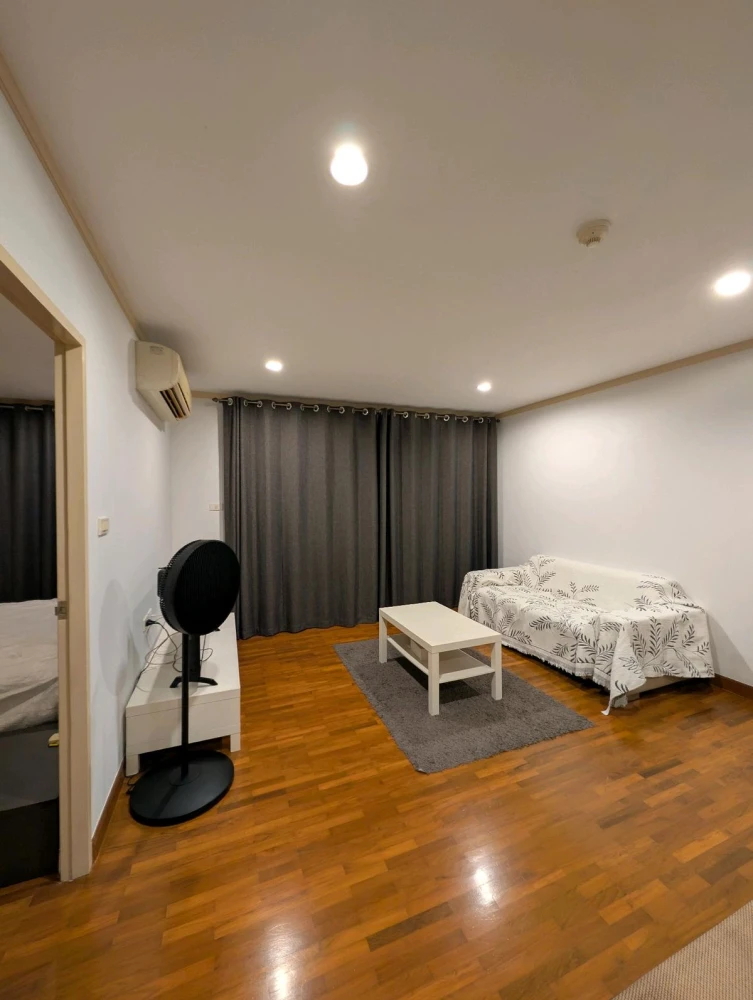 For rent, Siri Sathorn Yen Akat house, spacious room, comfortable, comes with complete decorations, book now.