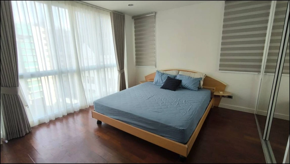 For rent: Siri Silom House, fully furnished, spacious rooms with plenty of usable space. Book now to secure your unit!