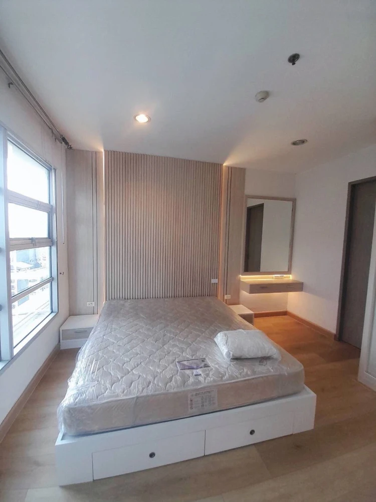 For rent, Baan Klang Krung, Siam-Pathumwan, beautiful room, 1 bedroom, very good view, soft sofa, very satisfying The atmosphere is great. Book now. Hurry up. images